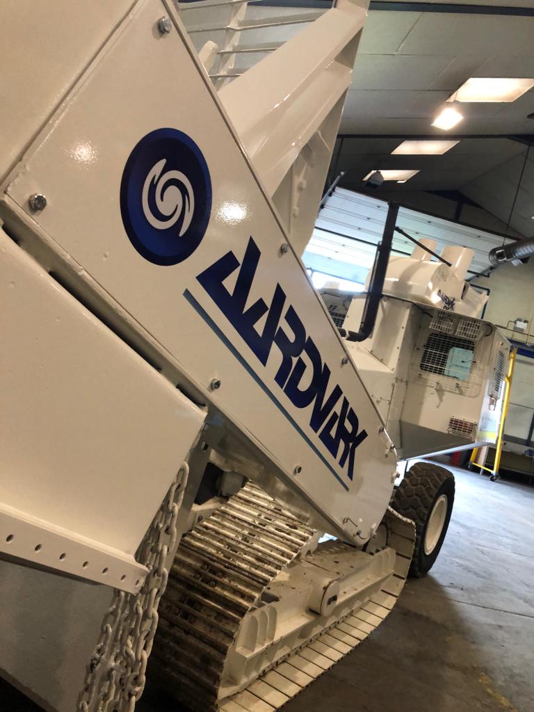 AARDVARK BOOM ARM LOGO