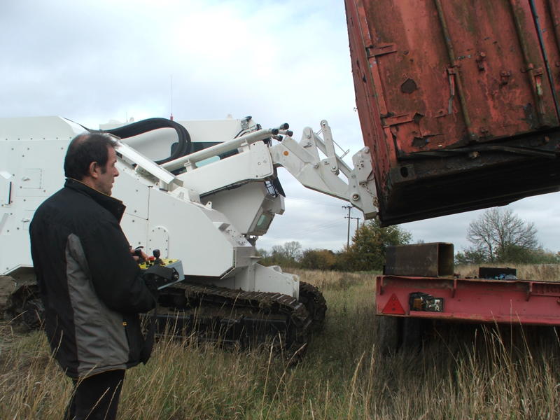 Armtrac 400 lifting Container Nov 10